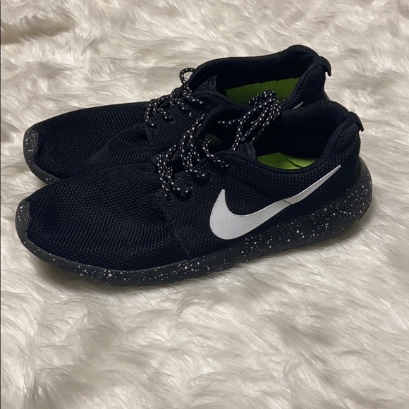 Nike Other - Nike Roshe Runs